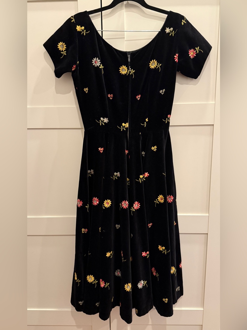 Vintage 1950s Anne Fogarty Embroidered Black Velvet  Fit & Flare Midi Dress S 4 - Picture 2 of 11